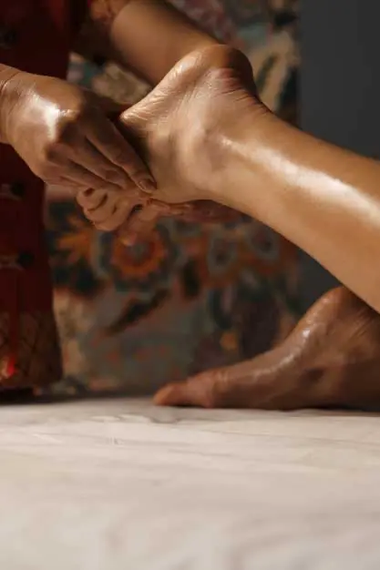 Masaje ayurvédico incluido en el retiro de yoga en Kerala